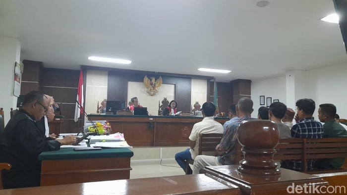 Sidang kasus dugaan korupsi eks Pimcab Bulog Parepare Rp 1,7 miliar. Andi Audia/detikSulsel