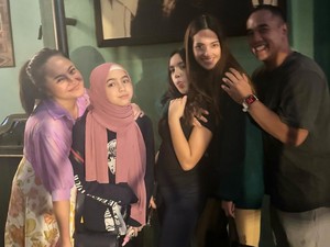 Gaya Sienna Kasyafani & Mikhayla Bakrie Bukber, Cantiknya Bikin Salfok