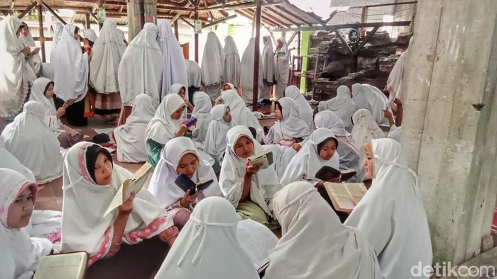 Suasana Ponpes Modern Robithoh