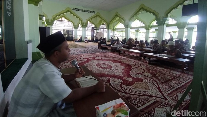 Suasana semaan Al-Quran di Masjid Agung Kauman Magelang, Senin (18/3/2024).