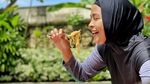 Kocak dan Romantis, Gaya Tantri Kotak dan Arda Naff saat Kulineran Bareng