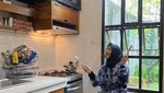 Kocak dan Romantis, Gaya Tantri Kotak dan Arda Naff saat Kulineran Bareng