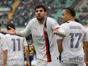 Theo Hernandez Diskors, Pioli Salahkan Pelatih Verona