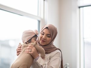 Ibu Menyusui Tidak Berpuasa, Wajib Bayar Fidyah dan Qadha?