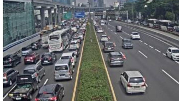 Macet Jakarta Belum Sepenuhnya Sebab Pemudik Belum Balik Semua