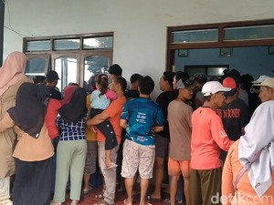 Sekdes di Pekalongan Diduga Selingkuh, Ratusan Warga Geruduk Balai Desa