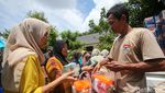 Potret Warga Serbu Pasar Murah di Petukangan