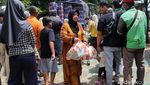 Potret Warga Serbu Pasar Murah di Petukangan