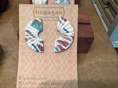 Zara, pemilik Hexagon, perhiasan Ramah Lingkungan