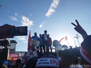 Adian Napitupulu Ajak Perwakilan Massa Demo Diskusi di Dalam Gedung DPR