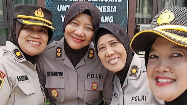 AKBP Sri Wahyuni (kedua dari kiri)
