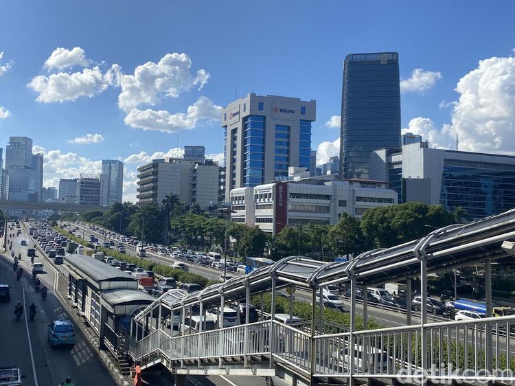 Akhirnya! Bisa Lihat Lagi Birunya Langit Jakarta