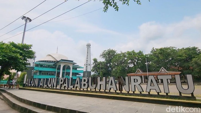 Alun-alun Pelabuhanratu, Sukabumi.