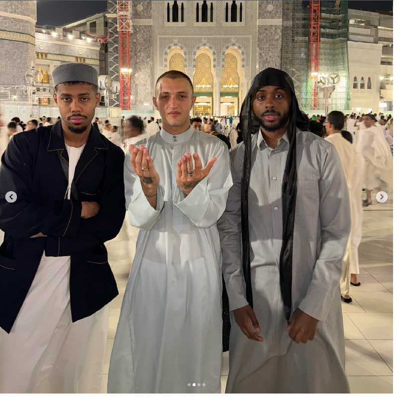 Anwar Hadid Umrah