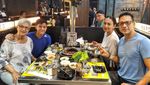 Momen Seru Ari Wibowo Makan Bareng Keluarga dan Eks Istri