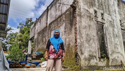 Ramni (63) warga Dusun Monggal, Desa Genggelang, Kecamatan Gangga, Lombok Utara. Foto: (Ahmad Viqi/detikBali).