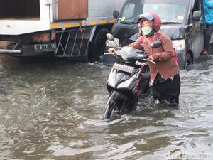 Sudah Sepekan Jalur Kudus-Purwodadi Terendam Banjir Belum Surut