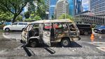 Penampakan Kondisi Mobil yang Terbakar di Sudirman