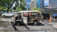 Imbas kejadian tersebut, lalu lintas di sekitar lokasi sempat tersendat.