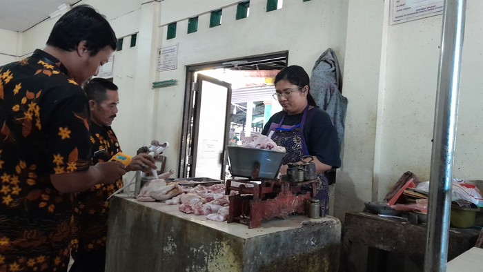 Bidang Pertanian DKPP Klaten gelar sidak di Pasar Srago, Klaten, Selasa (19/3/2024).