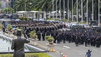 Seperti diketahui, gedung DPR disambangi pendemo yang menyuarakan sejumlah tuntutan. Salah satu tuntutan adalah Dukung Hak Angket DPR.