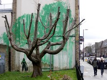 Potret Mural Terbaru Banksy di London Potret Mural Terbaru Banksy di London