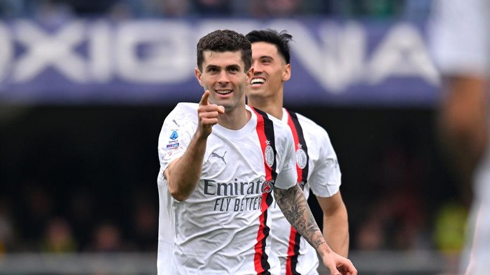 VERONA, ITALY - MARCH 17: Christian Pulisic of AC Milan celebrates scoring his teams second goal during the Serie A TIM match between Hellas Verona FC and AC Milan at Stadio Marcantonio Bentegodi on March 17, 2024 in Verona, Italy. (Photo by Alessandro Sabattini/Getty Images)