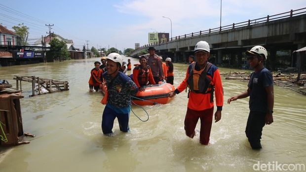 Banjir parah melanda Karanganyar Demak, Selasa (19/3/2024).
