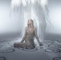 Dalam pemotretan terbaru itu, Dilreba mengenakan baju dan aksesori dari brand kenamaan, Dior yang mana ia adalah brand ambassador-nya.  Foto: Dok. Weibo LOFFICIEL