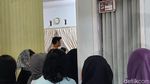 Suasana di Rumah Duka Donny Kesuma