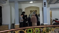 Jenazah Donny Kesuma sudah tiba di rumah duka. Para pelayat sudah mendatangi rumah duka. Foto: Desi Puspasari/detikHOT