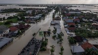 Menurut data yang dihimpun BPBD Kabupaten Demak dari Rabu (13/3) hingga Senin (18/3) banjir yang kembali melanda Kabupaten Demak itu karena curah hujan tinggi yang menyebabkan sejumlah tanggul sungai jebol sehingga mengakibatkan ribuan rumah terendam banjir di 89 desa dari 11 kecamatan, 24.946 jiwa mengungsi, serta terputusnya jalur utama pantura Demak-Kudus.  