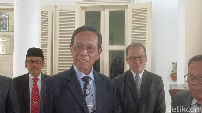 Gubernur DIY Sri Sultan Hamengku Buwono (HB) X di Kantor DPRD DIY, Kota Jogja, Selasa (19/3/2024).