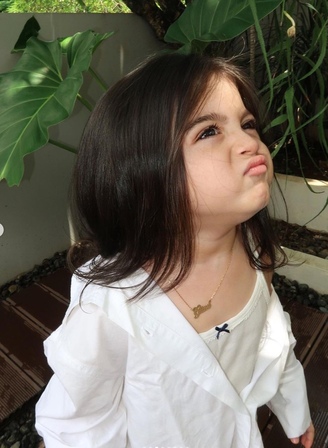 Foto-foto imut dan menggemaskan baby Guzel sendiri kerap dibagikan oleh orangtuanya ke akun Instagram. Terlihat jika Guzel sudah jago berpose di depan kamera. Foto: Instagram/@marginw