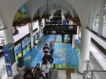 Tampil Baru! Halte Transjakarta Dukuh Atas Dihiasi Corak Warna-warni