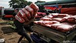 Harga Cabai Turun, Begini Hiruk-pikuk Pedagang di Pasar Kramat Jati