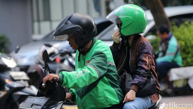 Kementerian Ketenagakerjaan mengeluarkan Surat Edaran terkait pembayaran THR untuk para pekerja. Kemnaker menyebut ojol dan kurir berhak menerima THR.