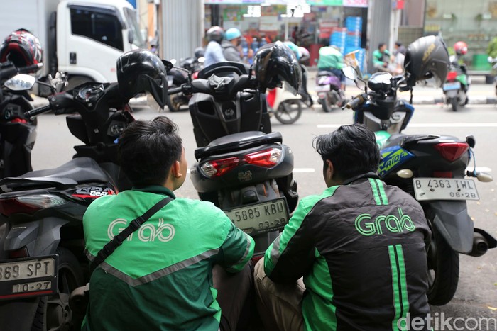 Kementerian Ketenagakerjaan mengeluarkan Surat Edaran terkait pembayaran THR untuk para pekerja. Kemnaker menyebut ojol dan kurir berhak menerima THR.