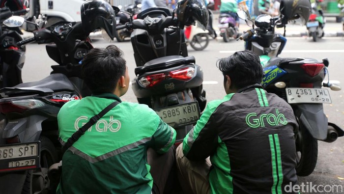 Kementerian Ketenagakerjaan mengeluarkan Surat Edaran terkait pembayaran THR untuk para pekerja. Kemnaker menyebut ojol dan kurir berhak menerima THR.