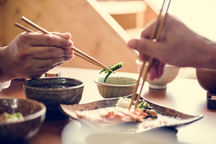 Ilustrasi orang Jepang makan