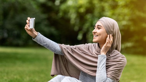 Ilustrasi penyakit ain karena posting di media sosial