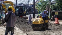 Pengerjaan proyek itu dimulai sekitar Juni 2023. Berdasarkan sosialisasi awal, kata dia, proyek itu dijanjikan rampung pada akhir Desember 2023, namun hingga Maret 2024 belum juga rampung. 