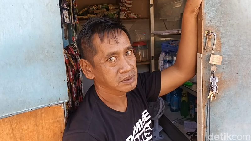 Jaja (50), warga sekitar Jl Cipinang Indah I, Jatinegara, Jakarta Timur. (Annisa Aulia Rahim/detikcom)
