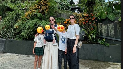 7 Foto Terbaru Julie Estelle yang Sudah Jadi Ibu, Liburan Sambil Momong Anak
