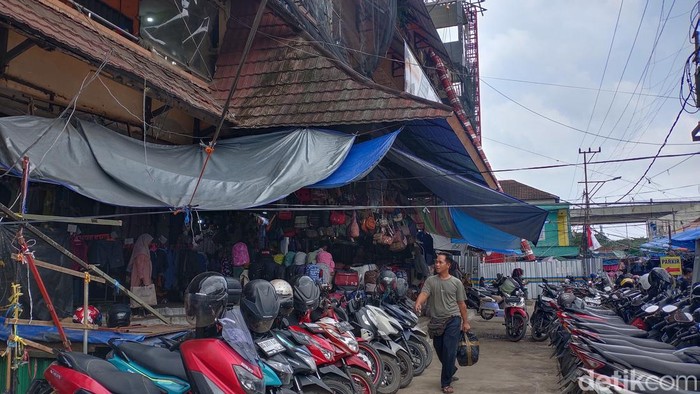 Keadaan pasar 16 Ilir setelah di lepas segel