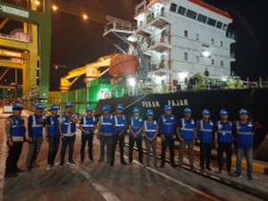 Gakkum KLHK Amankan 55 Kontainer Kayu Ilegal asal Kaltim di Surabaya