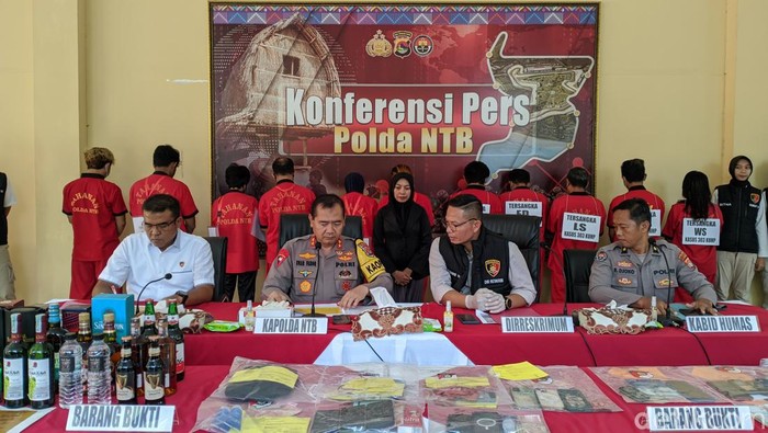 Konferensi pers hasil ungkap Operasi Pekat Rinjani 2024, Selasa (19/3/2024). Foto: (Ahmad Viqi/detikBali).