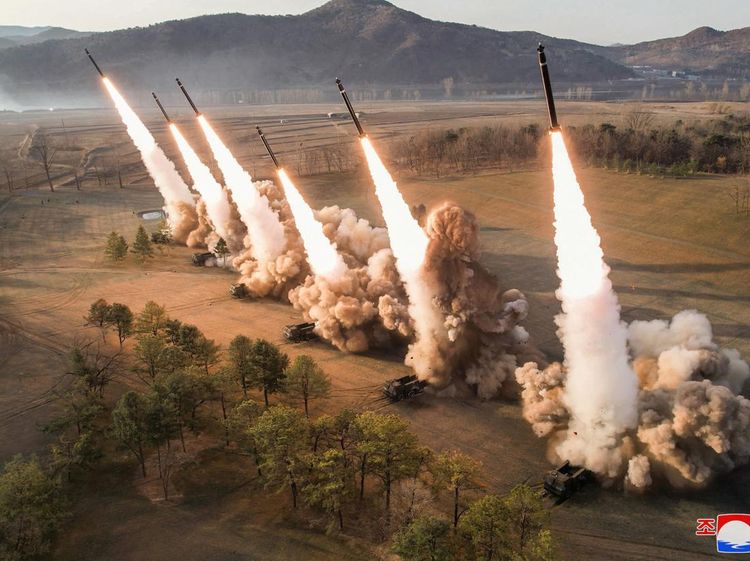 Panas! Korea Utara Tembakkan Rudal Balistik Saat Menlu AS Kunjungi Seoul