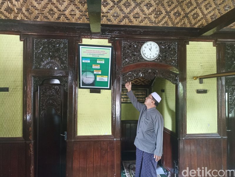 Langgar gantung berusia hampir 2 abad di Kota Blitar yang masih eksis hingga saat ini