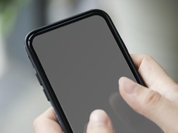 Kenapa Layar HP Sering Berkedip? Ini 3 Penyebab dan 8 Cara Mengatasinya!
